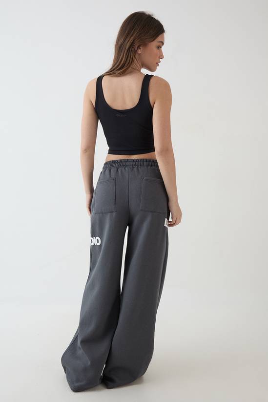 DSGN Studio Sculpt Longline Plunge Sports Bra
